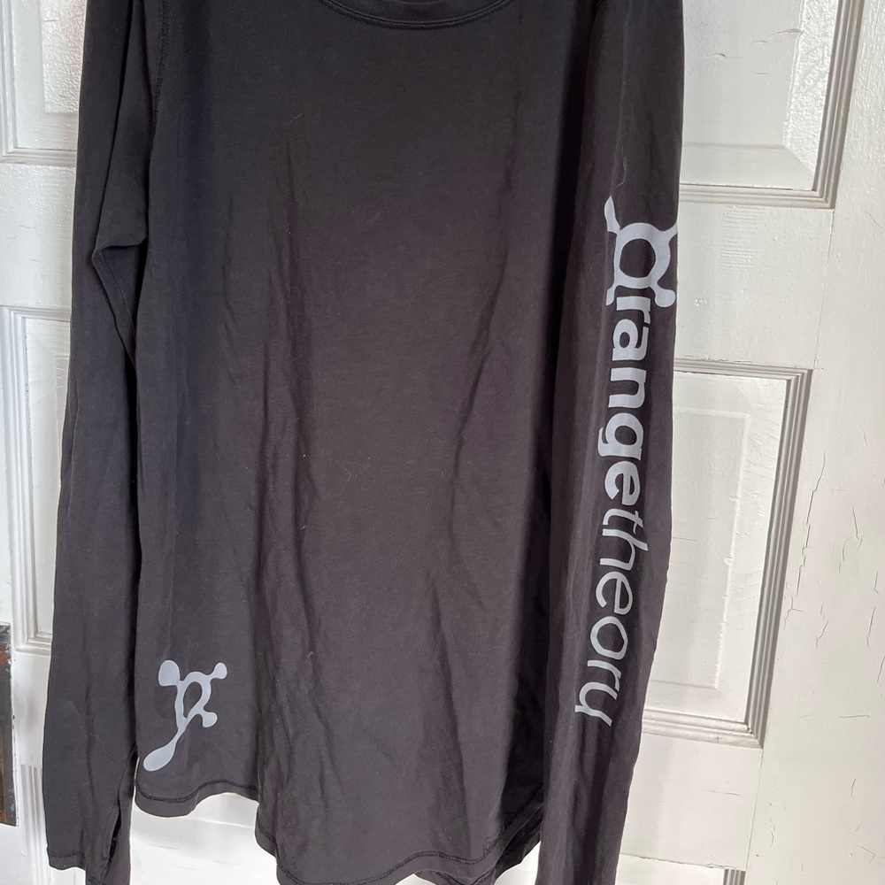 Orangetheory fitness black long sleeve top, athleisure wear! Has thumb holes